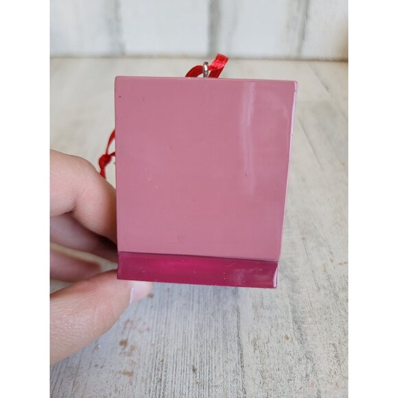 Hallmark friends are like fancy chocolates it's what's inside that makes them ir - Picture 5 of 6